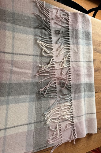 Schal grau rosa creme kariert